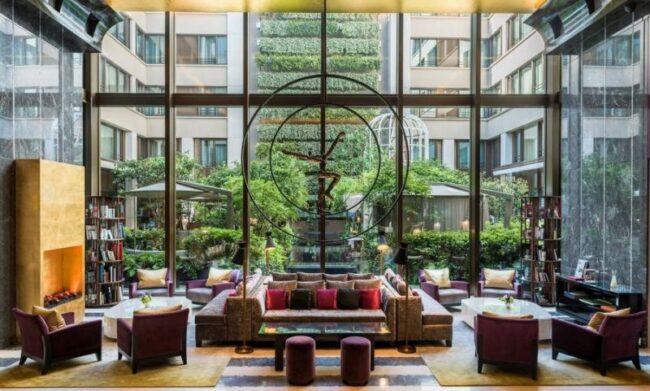 Lobby of the Mandarin Oriental Paris, a Partner Hotel of The Luxury Travel Agency