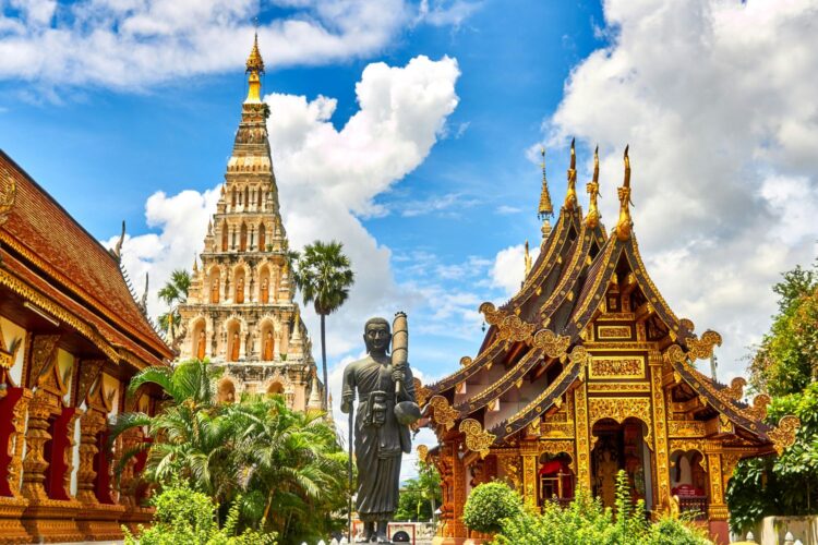 Golden Thai temple and chedi in Chiang Mai, perfect for luxury cultural tours