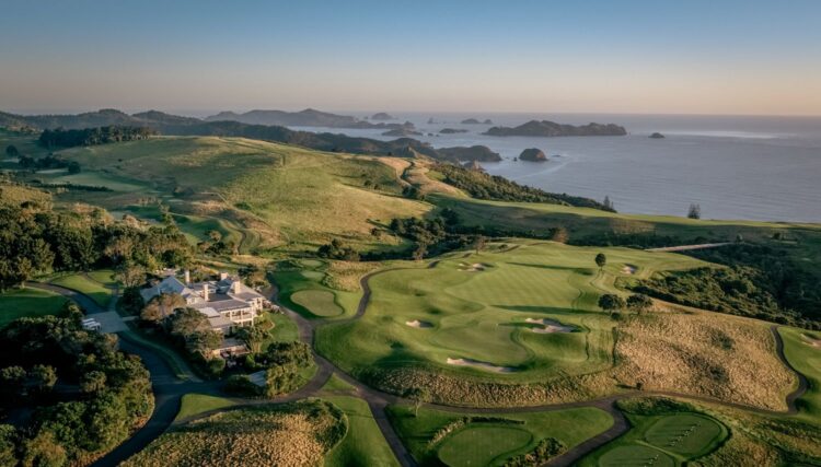 Rosewood Kauri Cliffs luxury resort and golf course overlooking the Pacific Ocean in Northland, New Zealand