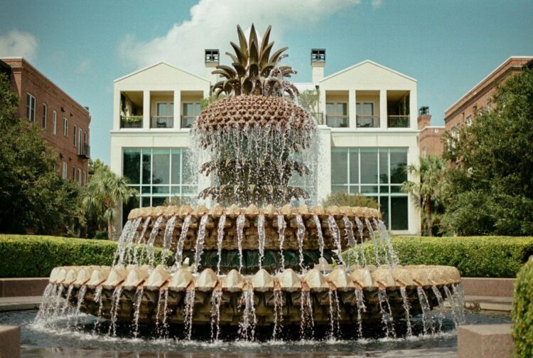 Pineapple Fountain at Waterfront Park Charleston South Carolina — luxury family vacation in Charleston